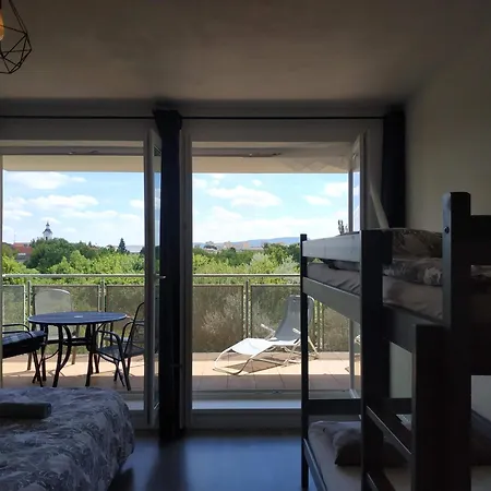 One To One Apartment *