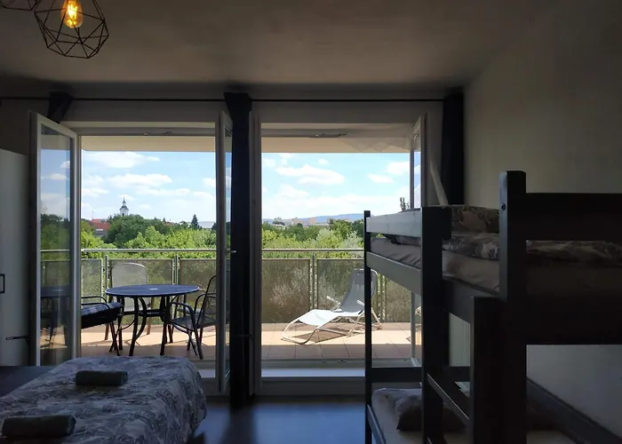 One To One Apartment *