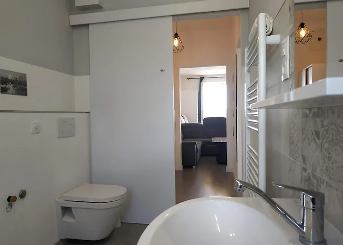 One To One Apartment *